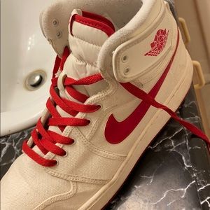 BARELY USED-Jordan 1 Retro size 11 US